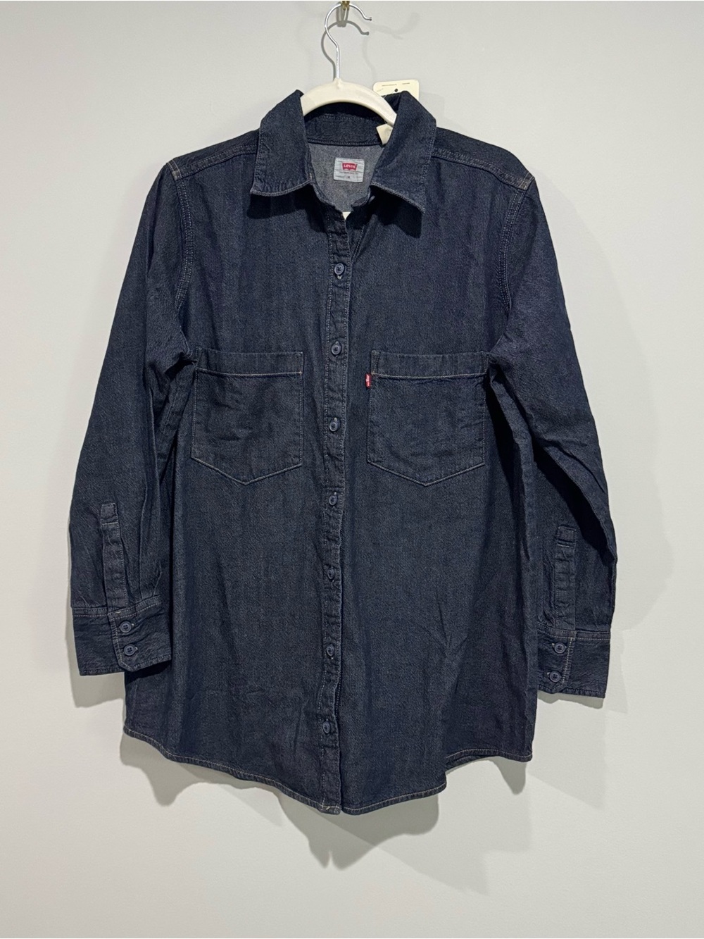 NWT Levi's Women‘s Dark Blue Denim Button-Up Shirt M